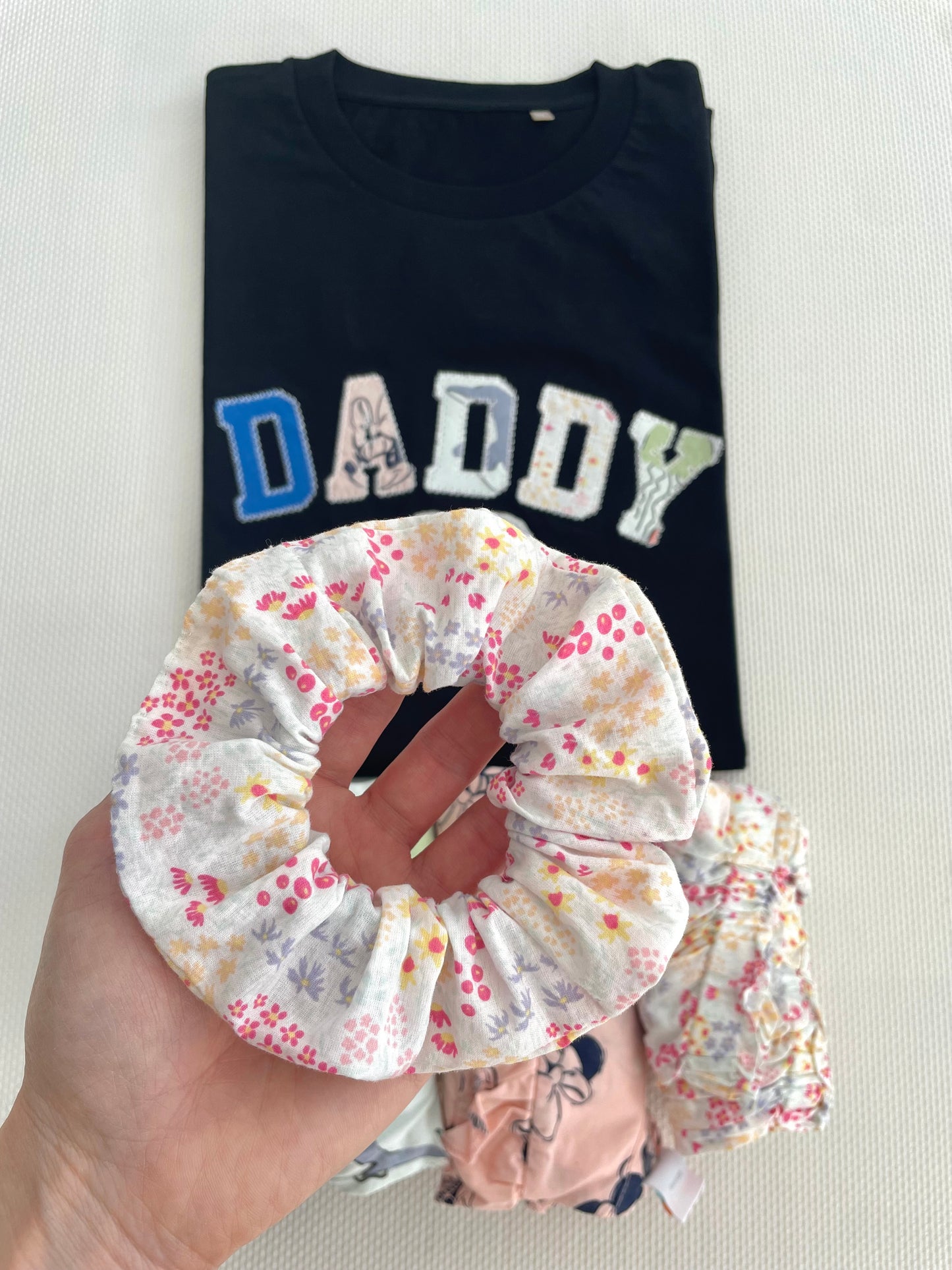 Scrunchie din hăinuțe de copii