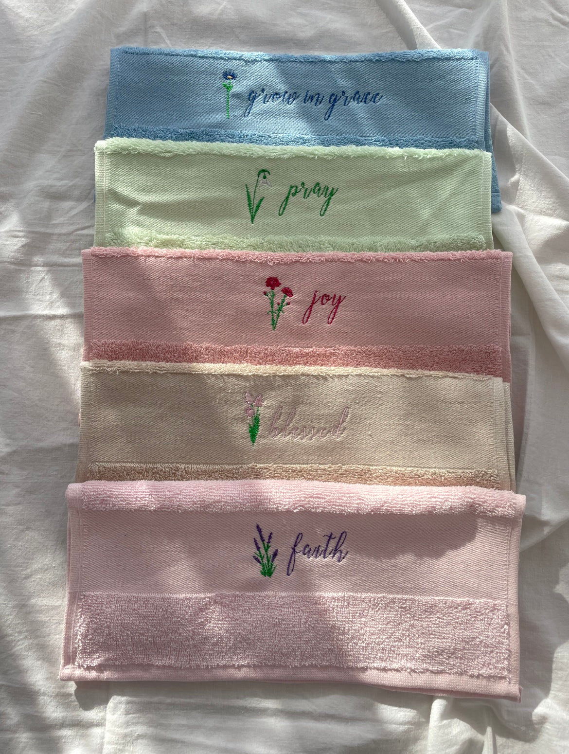 Set 5 Embroidered Towels 30x50cm