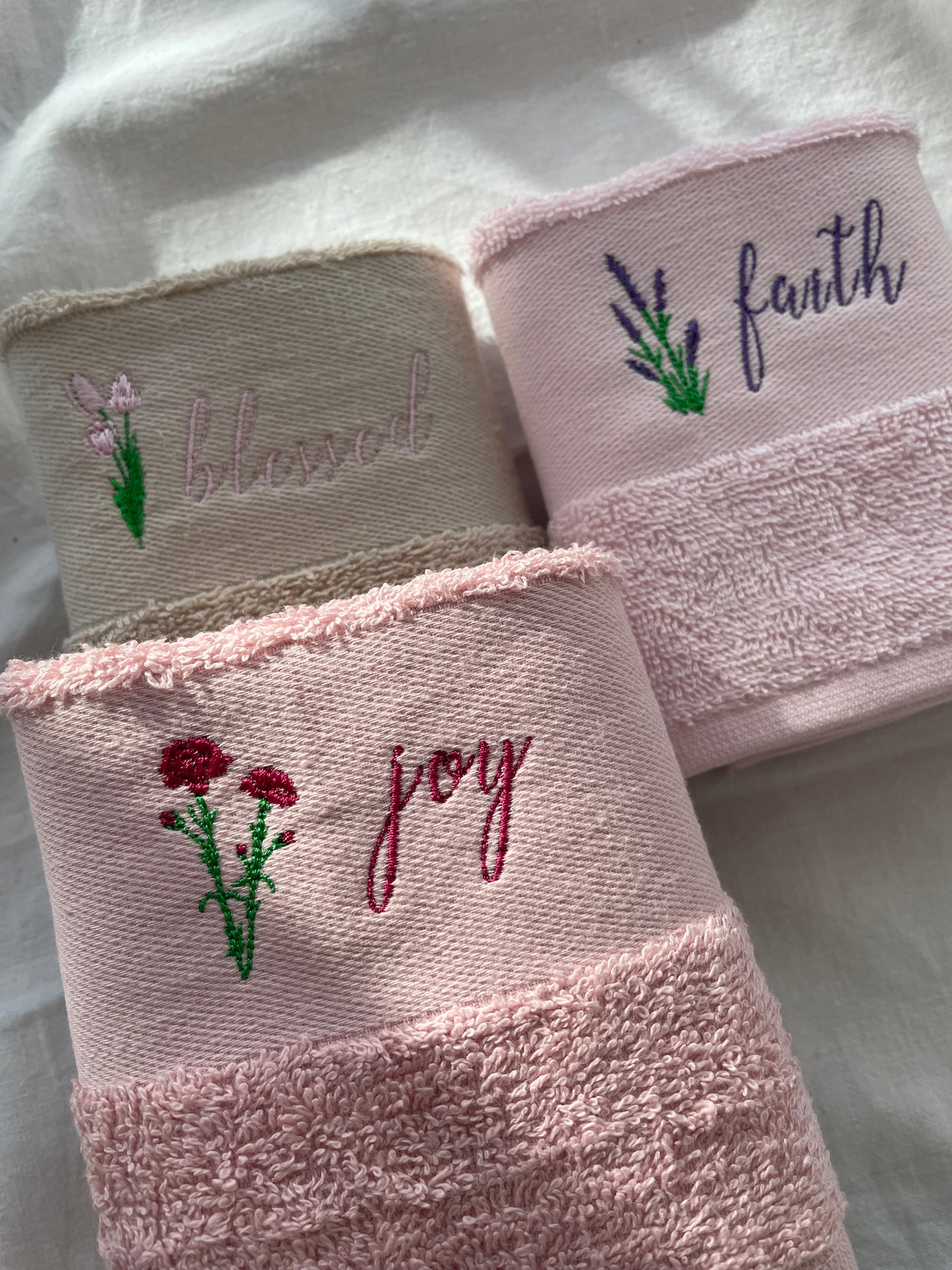 Set 5 Embroidered Towels 30x50cm