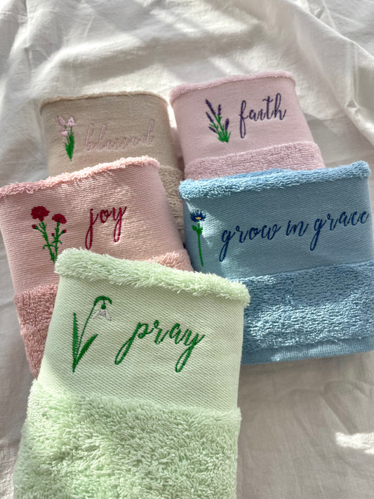 Set 5 Embroidered Towels 30x50cm