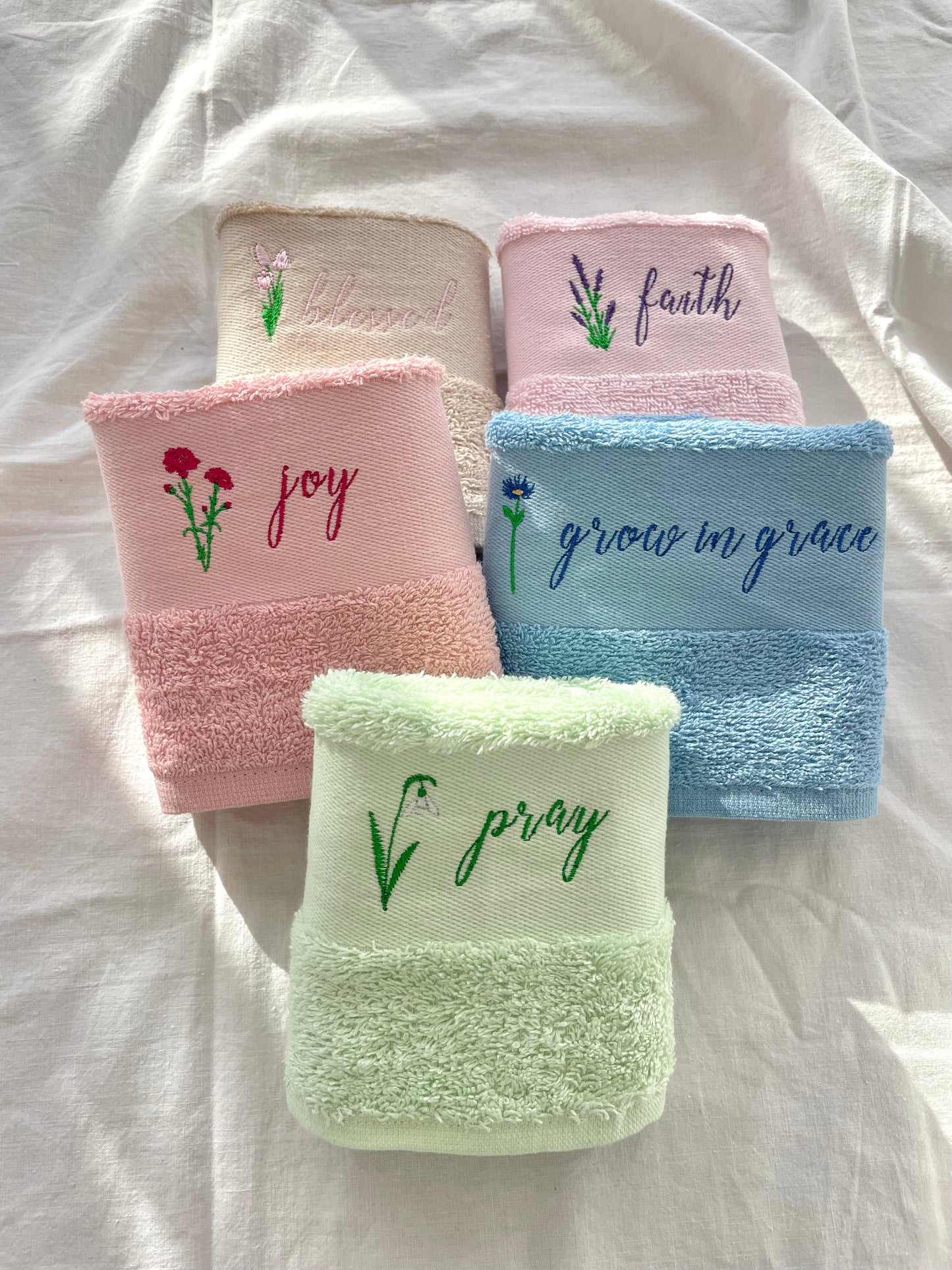 Set 5 Embroidered Towels 30x50cm